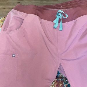 FIGS MAUVE LIMITED COLOR KADE CARGO SCRUB BOTTOMS XL-TALL